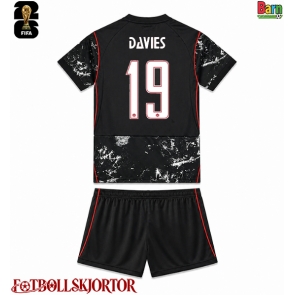 Kanada Alphonso Davies #19 Borta Kläder Barn VM 2026 Kortärmad (+ Korta byxor)